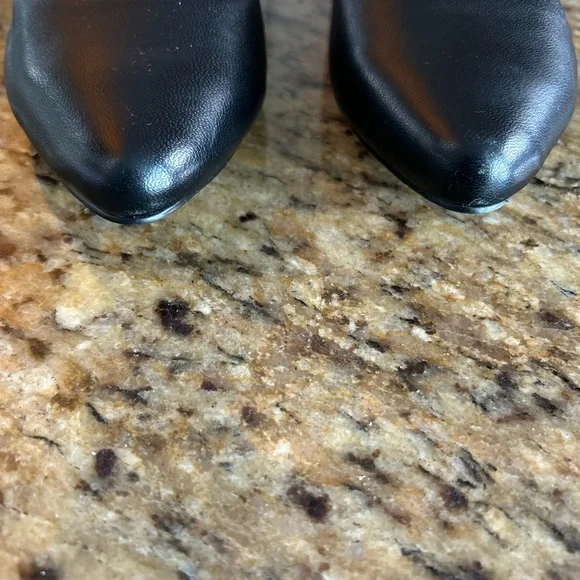 Nine West | Pointed Toe Leather Flats | Size 7W - Picture 9 of 9